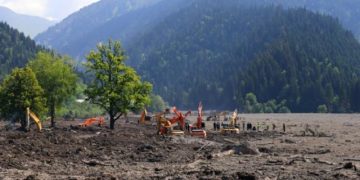 მაშველებმა ერთი ცხედარის გარდა, სხეულის ფრაგმენტი და რამდენიმე ცხოველის ლეში იპოვეს – რა ხდება სტიქიის ზონაში?