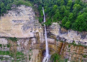 კინჩხას კანიონზე ვიზიტორს ფეხი დაუცურდა, გადავარდა და დაიღუპა