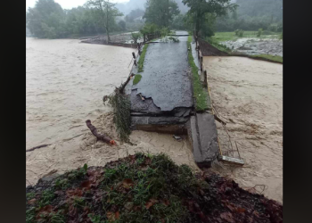 ჩოჩხათში ხიდის ნაწილი ჩაინგრა – გარე სამყაროს მოწყვეტილია 150-მდე ოჯახი