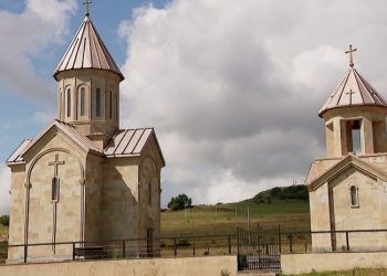 ფარცხალაძემ შვილს გადაუფორმა მიწა, რომელზეც ეკლესიაცაა