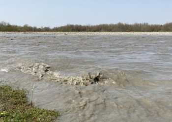 ანაკლიაში 3 წლის ბავშვი ენგურში ჩავარდა – ექიმები მის გადასარჩენად იბრძვიან