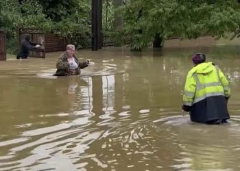 “ნუ არქმევთ სტიქიას, ეს არაა სტიქია, ეს არის გაუმაძღარი ჩინოვნიკების და ტლუ საზოგადოების ბრალი” – ბაუჟაძე
