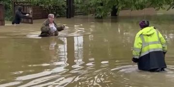 “ნუ არქმევთ სტიქიას, ეს არაა სტიქია, ეს არის გაუმაძღარი ჩინოვნიკების და ტლუ საზოგადოების ბრალი” – ბაუჟაძე