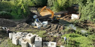 საჯავახო-ჩოხატაური-ოზურგეთი-ქობულეთის გზის 32-ე კმ-ზე დროებითი ხიდის მოწყობა მიმდინარეობს