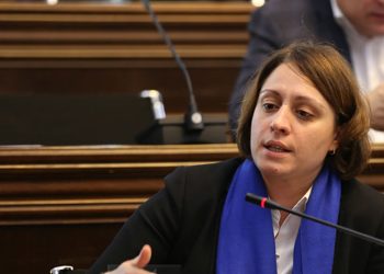 2021 წელს თურნავა იყო ჩართული ბინძურ გარიგებებში ფარცხალაძესთან და რომან ბოკერიასთან – ხოშტარია