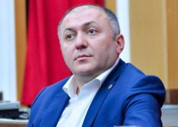 რა აინტერესებს სუს-ს “კანვასის” წევრებისგან – ამერიკული პროგრამით ჩამოსული უცხოელები სუსში დაკითხვაზე