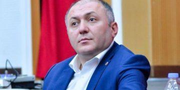 რა აინტერესებს სუს-ს “კანვასის” წევრებისგან – ამერიკული პროგრამით ჩამოსული უცხოელები სუსში დაკითხვაზე