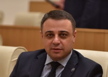 “80-ვე დეპუტატი დავიგინებით, რომ, დიახ, თქვენ აკეთებდით რუსულ საქმეს!” – ღუდუშაური დეკანოიძეს