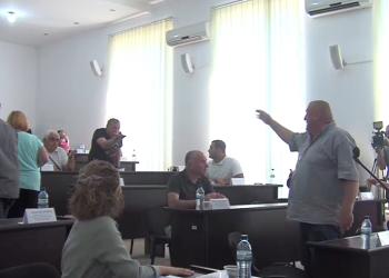 ხმაური და დაპირისპირება ლანჩხუთის საკრებულოში – სხდომაზე დეპუტატებმა იჩხუბეს