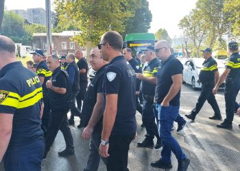 “სუსმა და პოლიციამ აქცია გამართა სკოლასთან, მოცვივდნენ მშობლები, ძალოვნებმა სცადეს გზის გადაკეტვა” – ჩერქეზიშვილი