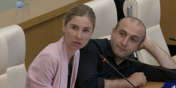 „ მცირეწლოვანი შვილი მეც მყავს! თქვენ რომ დედა ხართ, მე მამა ვარ“ – დაპირისპირება შალვა პაპუაშვილსა და თინა ბოკუჩავას შორის