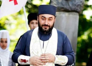 „პენსიონერი, სიმსივნიანი დედისთვის კვლევა სამი ათას ლარამდე ღირს და კასპის მერიაში დაფინანსებაზე მივედი – ჩვენი მაქსიმუმი 500 ლარიაო“ – რას წერს მამა ლევანი?