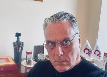 ,,მე მინახავს სამი მეგობარი კედელზე მიყუდებული და ტყვიით დახვრეტილი . მე მინახავს ცხრამეტი წლის გოგონა, მანქანაში აფეთქებული…” – ფადი ასლი