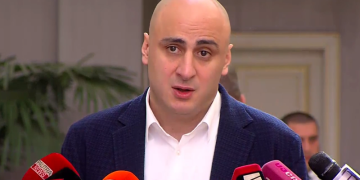 ,,რას მოიგებენ, ვისი გამრიცხავი არიან, აქციეს პარტია მილიონერთა კლუბის წარმომადგენლებად…” – მელია ,,ნაცმოძრაობაზე”