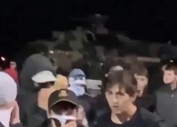 მგზავრები თვითმფრინავში ჩაიკეტნენ – რუსი ანტისემიტები აეროპორტში ებრაელებს ეძებენ