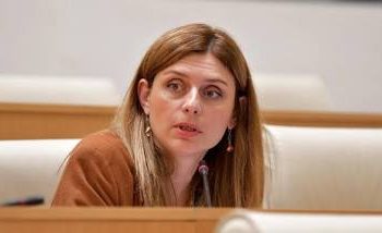 “ირაკლი ბერაიას ცალყბა ბოდიში არაფერში მჭირდება… მოვითხოვ, დატოვოს თანამდებობა” – თეონა აქუბარდია