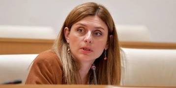 “ირაკლი ბერაიას ცალყბა ბოდიში არაფერში მჭირდება… მოვითხოვ, დატოვოს თანამდებობა” – თეონა აქუბარდია