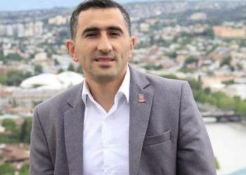 „აიტაჯის მამა სკოლის დირექტორის დაკავებას ითხოვს“ – მოკლული 14 წლის გოგოს საქმე