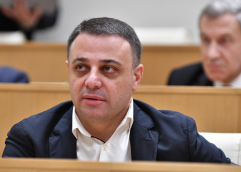 „”შენ ხარ ბანძი! ბანძ ქალა ხარ! იმ ქალების ჩამონათვალშიც ვერ ჯდები, ვისაც სააკაშვილი ევასებოდა და დაწყნარდი ახლა!” – ალუდა ღუდუშაური ანი წითლიძეს