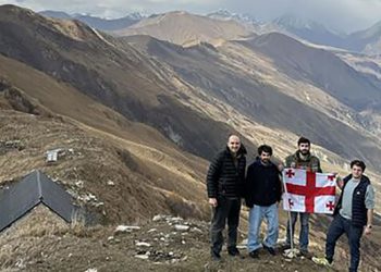 (ვიდეო) – ქართული დროშა წმ. გიორგის ლომისაზე – ტიტე გედენიძე