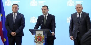 „ლილუაშვილი თანამდებობიდან წასასვლელად არის გამზადებული, მის შემცვლელად გომელაურს მოიაზრებენ, გომელაურის ადგილზე – ანზორ ჩუბინიძეს, ჩუბინიძის ადგილზე კი… “
