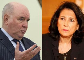 “პოლიტიკური შიზოფრენია რთულად იკურნება, პრეზიდენტო” – კარასინი ზურაბიშვილს აკრიტიკებს