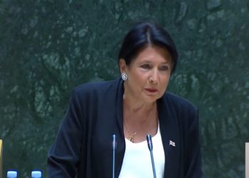 “80 კაცის ბრძოლა ერთი ქალის წინააღმდეგ… რას აუხსნით თქვენ შვილებს?” – სალომე ზურაბიშვილი