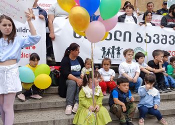 თუ არ გამოაცხადებენ როდის იქნება წამალი, ვიშიმშილებთ – აქონდროპლაზიის მქონე ბავშვების მშობლები