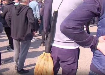 “ქოცების “კალაშნიკოვი” – თქვენ სად “ინახავთ” ცოცხებს?” – თამარ ბუჩუკური