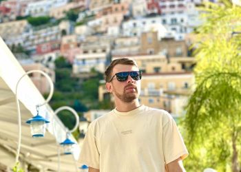 „სამჯერ დაასიგნალა და მოულოდნელად, დაახლოებით 300 მეტრში შავი, დიდყურა ძაღლი ბალახებიდან გამოძვრა და ორ ფეხზე დადგა“ – დავით ჭაბაშვილი