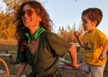 „ვზივარ და ვბღავი გიჟივით, თან ვიცინი, თან ვტირი, თან ვეღარ ვითმენ ზეგამდე რომ არ გითხრათ“ – რას წერს მაკუნა გოჩიაშვილი