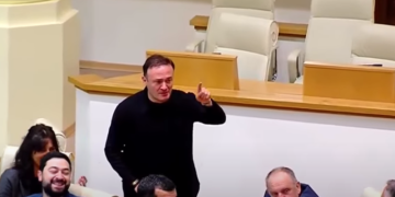 ,, ერთადერთ ნაბიჯად მედიცინაში “ღიმილიანი საქართველოს” პროექტი დატოვეთ, კბილები დააძვრეთ ხალხს და მართლაც გაღიმებული დატოვეთ” – ხმაური და დაპირისპირება პარლამენტში