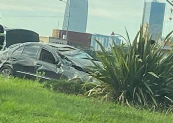 ბათუმში, მანქანა ბორდიურს შეეჯახა და ამობრუნდა – დაშავდა 1 ადამიანი