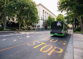 ავტობუსის ზოლში გადაადგილებას გარკვეული პირობების გათვალისწინებით სკოლის ავტობუსებიც შეძლებენ