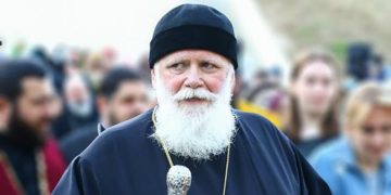 (ვიდეო) – “რეებს აკეთებთ? ძაან ცუდ რაღაცას აკეთებთ” – როგორ დახვდნენ ჟურნალისტები მეუფე ანტონს