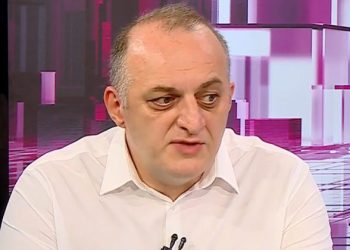 “ორი ლოდი ენმ–ს კისერზე” – რას წერს მურთაზ ზოდელავა