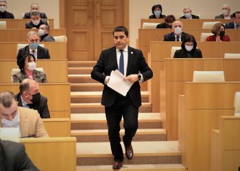 პარლამენტის თავმჯდომარის ხელფასი 10 000 ლარი გახდება – რამდენი ლარით ეზრდებათ ანაზღაურება დეპუტატებს