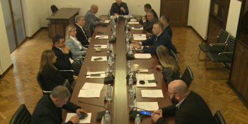 “ბოდიში ღიმილით არ არის ბოდიში” – კამათი და დაპირისპირება თავდაცვის კომიტეტზე