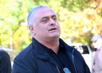 32 წლის მოკლული და 15 მასრა 2 იარაღიდან – მკვლელობაში ბრალდებული ვიქტორ ჯაფარიძის ნათესავი სასამართლომ გაამართლა