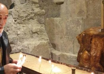 „დაუჯერებელი ამბის მომსწრე გავხდით, ბატონი ტარიელის ხელში, ერთბაშად, ოთხი სანთელი თავისით აინთო…“ – ბაგრატის ტაძარში სასწაული მოხდა