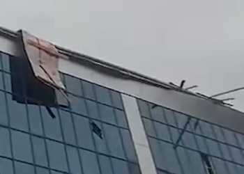 ბათუმში ძლიერმა ქარმა შოთა რუსთაველის სახელმწიფო უნივერსიტეტის სახურავი დააზიანა