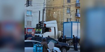 სამგორის მეტროსთან ქვეითს ზებრაზე სატვირთო დაეჯახა