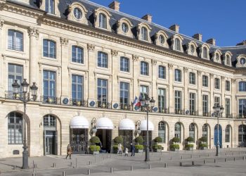 პარიზში, სასტუმრო Ritz-ში 750 000 ევროდ შეფასებული დაკარგული ბეჭედი მტვერსასრუტში იპოვეს