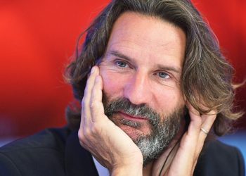 ფრანგი მწერალი ფრედერიკ ბეგბედერი გაუპატიურების ბრალდებით დააკავეს