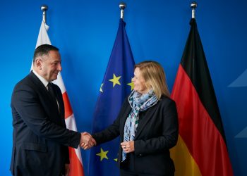 ,, თავი დაგვანებონ!” – ემიგრანტები ვახტანგ გომელაურს