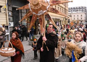 უკრაინაში პირველად ქრისტეს შობას,7 იანვრის ნაცვლად, 25 დეკემბერს აღნიშნავენ