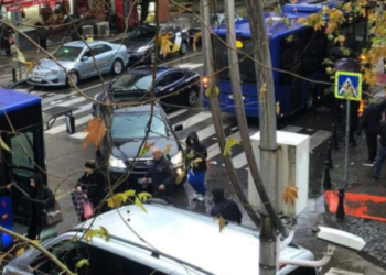 ბათუმში ერთმანეთს მსუბუქი ავტომობილი და ავტობუსი შეეჯახნენ