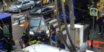 ბათუმში ერთმანეთს მსუბუქი ავტომობილი და ავტობუსი შეეჯახნენ