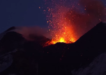 სიცილიაში ვულკანი ეტნა ამოიფრქვა