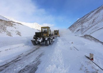გზები ინტენსიურად იწმინდება, იყრება მარილი და შეზღუდვები ეტაპობრივად შემსუბუქდება – გზების დეპარტამენტი